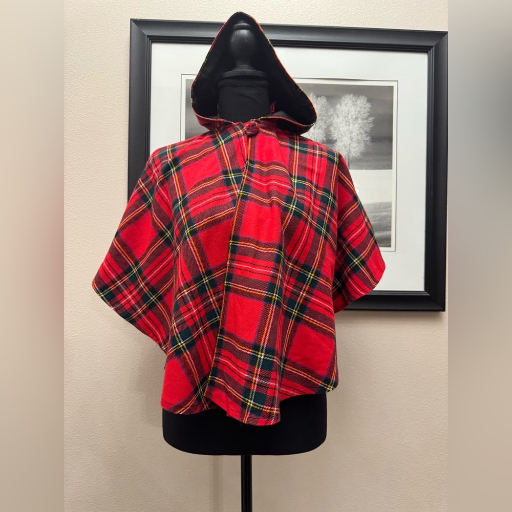 O’Neil of Dublin Hooded Celtic Cape Red Plaid Girls Size Medium